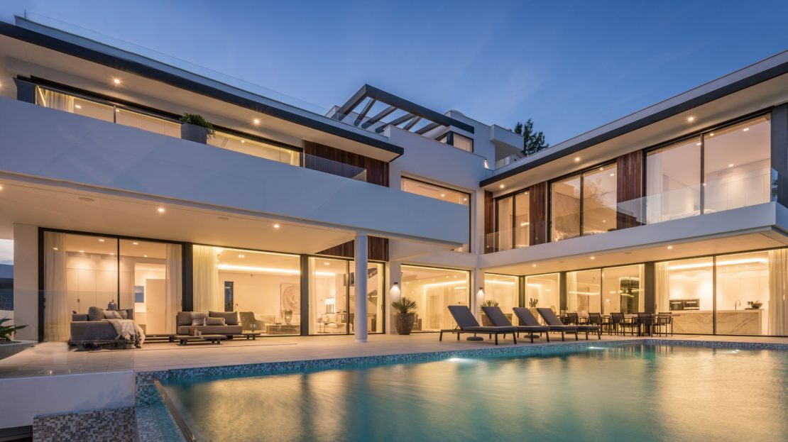 Villa for sale, Marbella, Benahavis, Estepona, night view